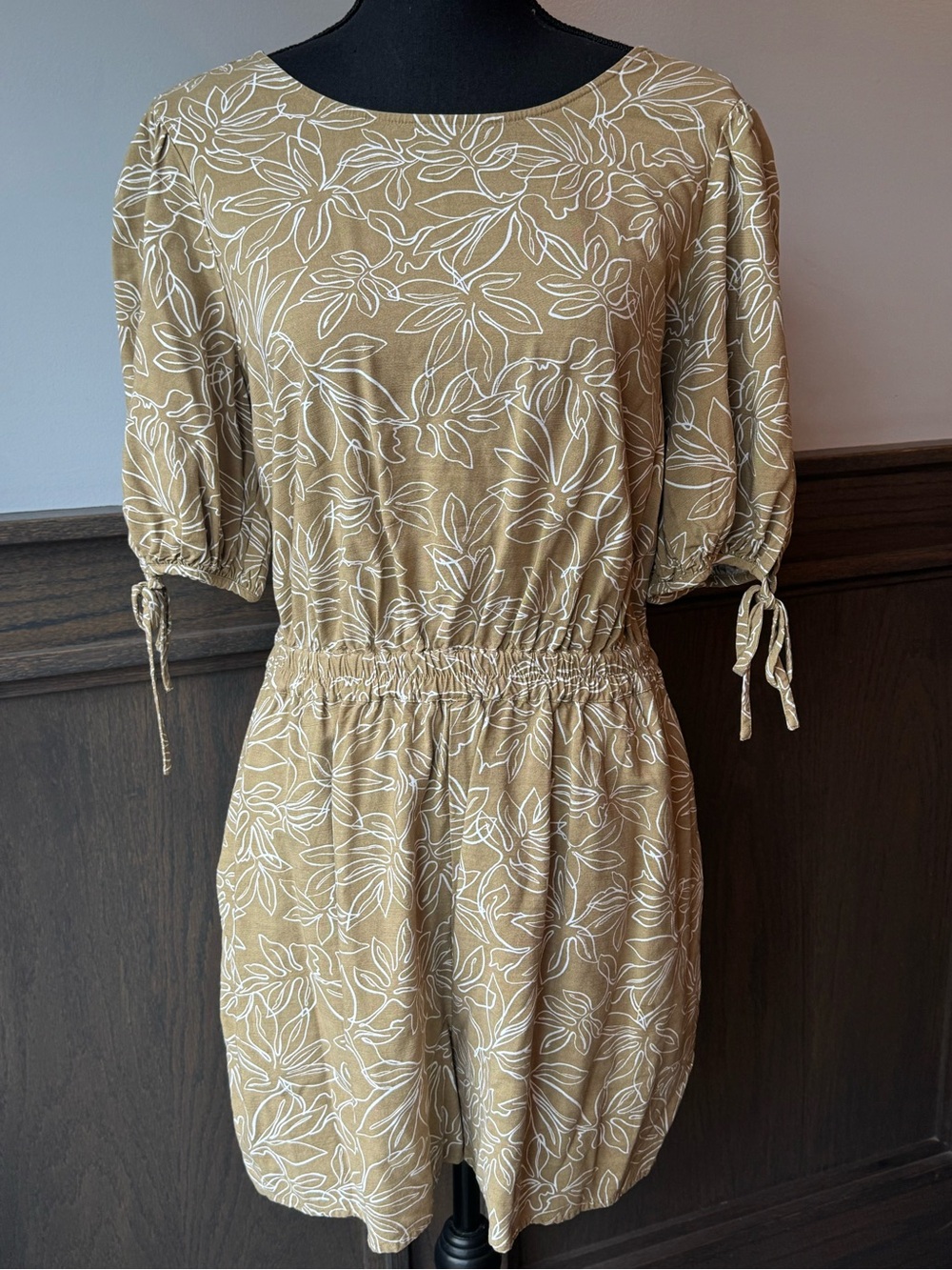 LOFT beach Neutral Tan Floral open back romper small EUC - Picture 2 of 8